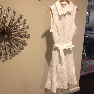 Spring/Summer white eyelet dress. Adorable 👗